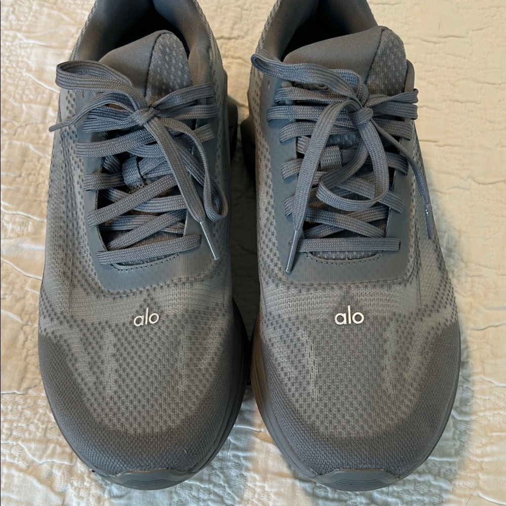 ALO Yoga Men's and women’s Charcoal Athletic Shoes